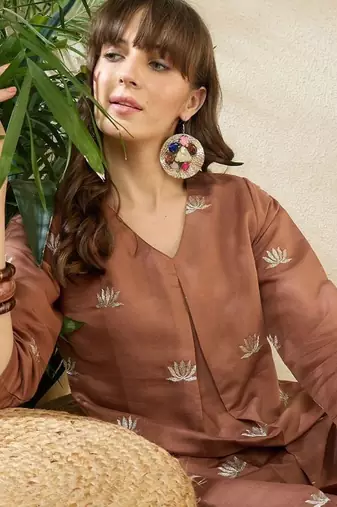 Women Ethnic Motifs Embroidered Regular Thread Work Kurta with Trousers