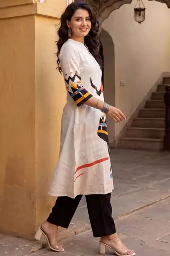 Women Printed Regular Kurta with Trousers