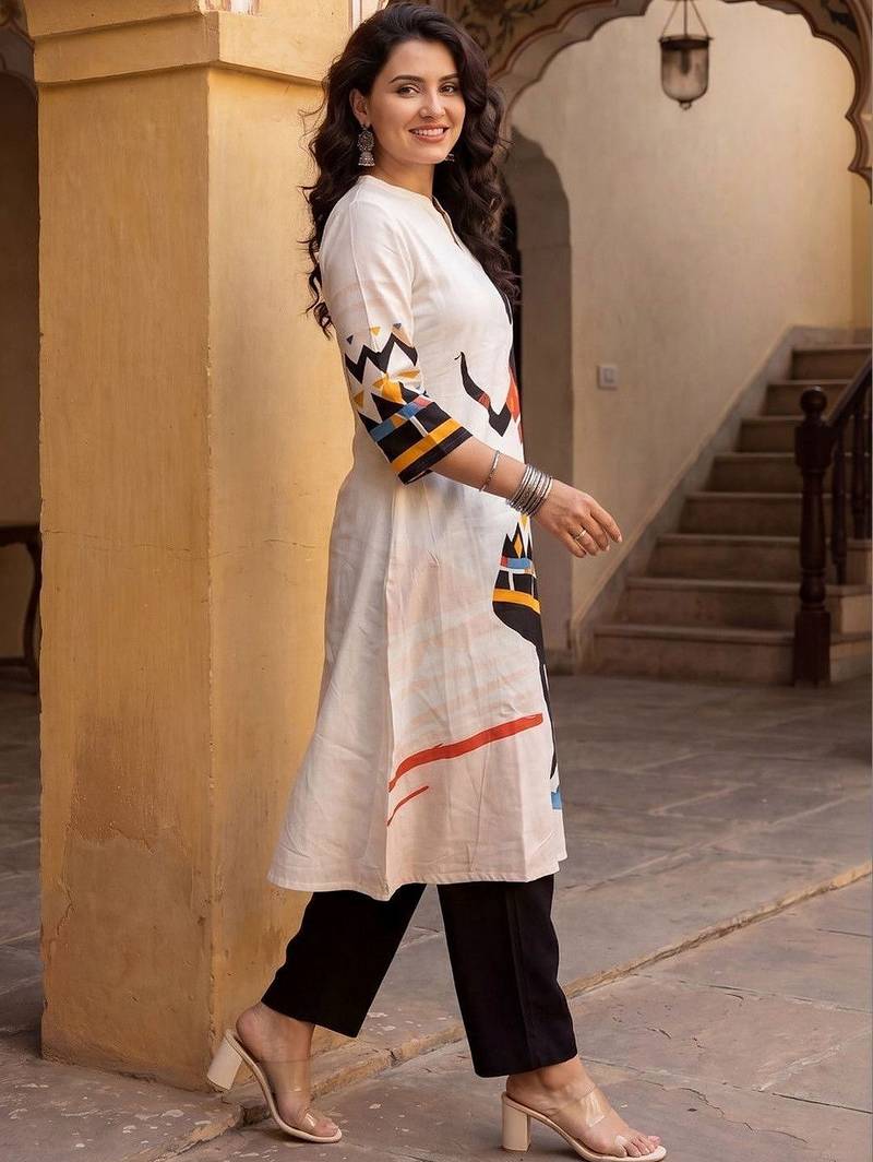 Women Printed Regular Kurta with Trousers
