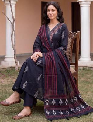 Women Ethnic Motifs Embroidered Panelled Thread Work  Cotton Kurta with Trousers & With Dupatta 5