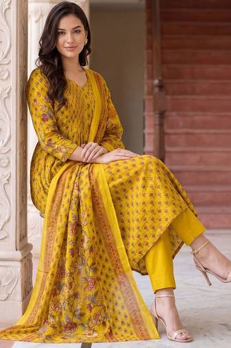 Women Floral Printed Empire  Cotton Kurta with Trousers & With Dupatta