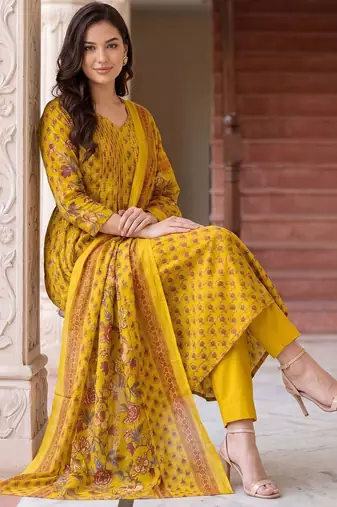 Women Floral Printed Empire  Cotton Kurta with Trousers & With Dupatta