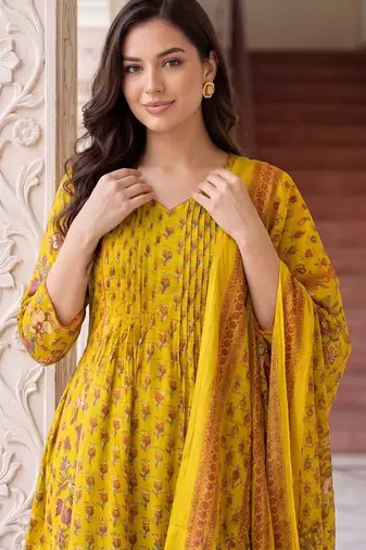 Women Floral Printed Empire  Cotton Kurta with Trousers & With Dupatta