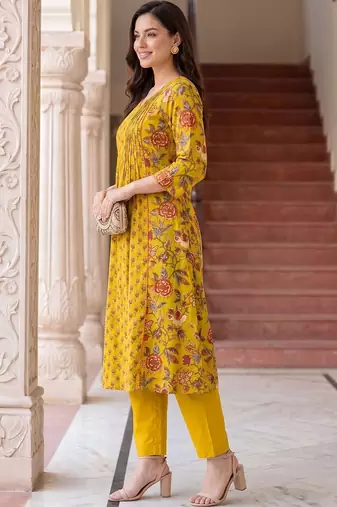 Women Floral Printed Empire  Cotton Kurta with Trousers & With Dupatta