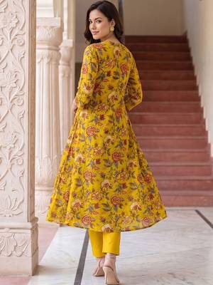 Women Floral Printed Empire  Cotton Kurta with Trousers & With Dupatta 5