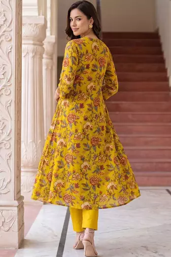 Women Floral Printed Empire  Cotton Kurta with Trousers & With Dupatta