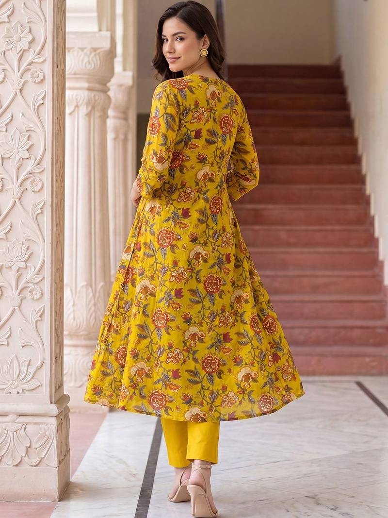 Women Floral Printed Empire  Cotton Kurta with Trousers & With Dupatta