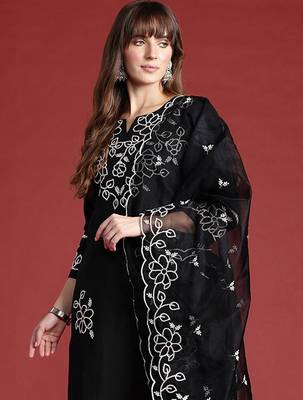Floral Embroidered Thread Work Kurta With Trousers & Dupatta 1