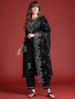 Floral Embroidered Thread Work Kurta With Trousers & Dupatta 2