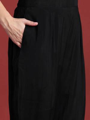 Floral Embroidered Thread Work Kurta With Trousers & Dupatta 4