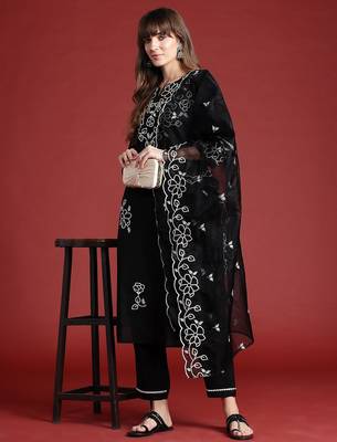Floral Embroidered Thread Work Kurta With Trousers & Dupatta 7