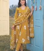 Women Floral Printed Mirror Work  Cotton Kurta with Trousers & Dupatta