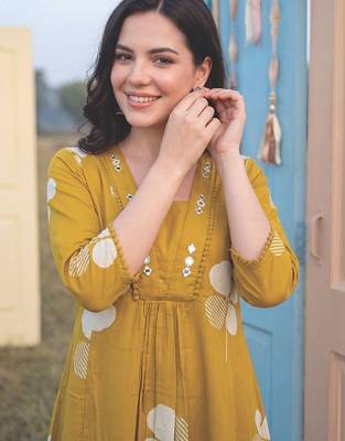 Women Floral Printed Mirror Work  Cotton Kurta with Trousers & Dupatta 2
