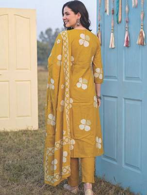 Women Floral Printed Mirror Work  Cotton Kurta with Trousers & Dupatta 4