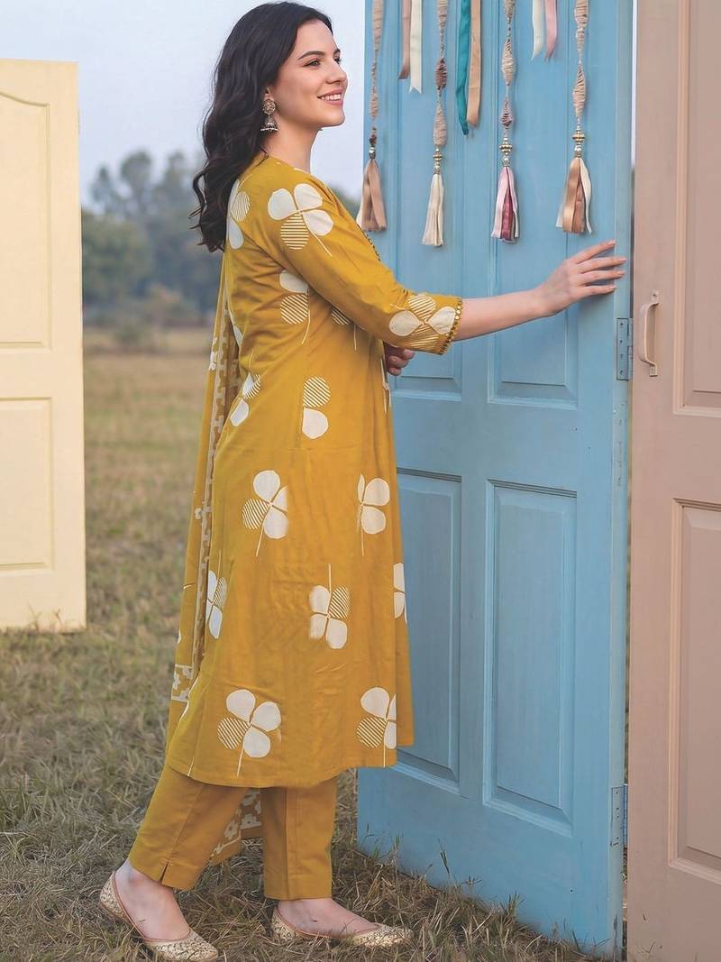 Women Floral Printed Mirror Work  Cotton Kurta with Trousers & Dupatta