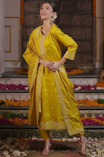 Women Ethnic Motifs Embroidered Regular Kurta with Trousers & With Dupatta
