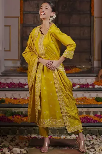Women Ethnic Motifs Embroidered Regular Kurta with Trousers & With Dupatta