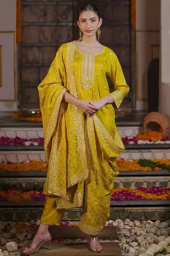 Women Ethnic Motifs Embroidered Regular Kurta with Trousers & With Dupatta