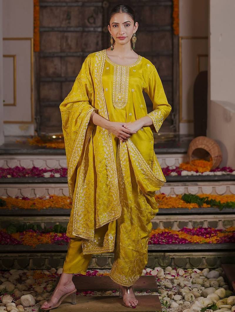 Women Ethnic Motifs Embroidered Regular Kurta with Trousers & With Dupatta
