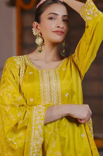 Women Ethnic Motifs Embroidered Regular Kurta with Trousers & With Dupatta