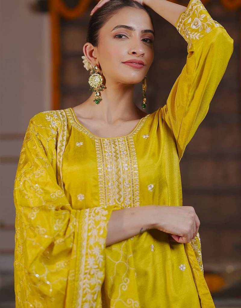 Women Ethnic Motifs Embroidered Regular Kurta with Trousers & With Dupatta