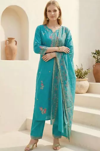 Women Floral Embroidered Regular Thread Work Kurta with Trousers & With Dupatta
