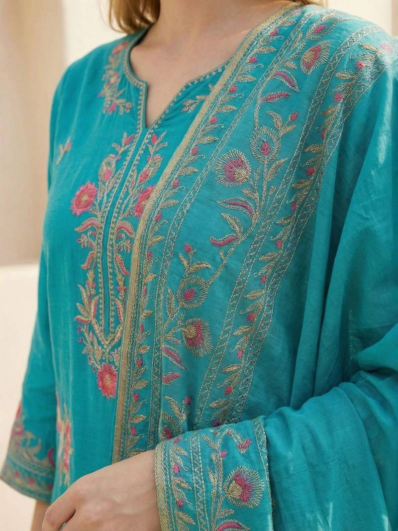 Women Floral Embroidered Regular Thread Work Kurta with Trousers & With Dupatta