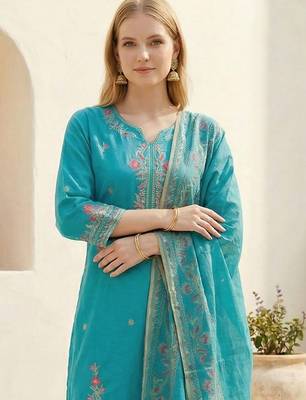 Women Floral Embroidered Regular Thread Work Kurta with Trousers & With Dupatta 4
