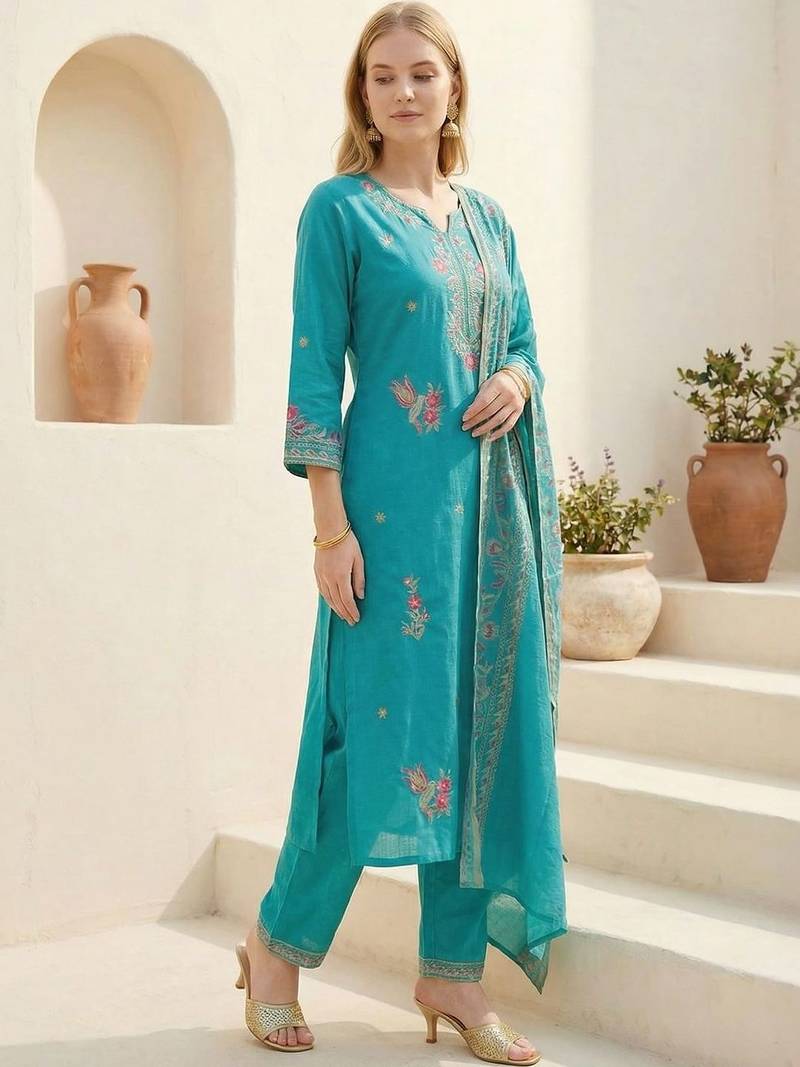 Women Floral Embroidered Regular Thread Work Kurta with Trousers & With Dupatta