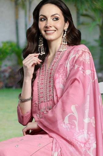 Women Floral Embroidered Thread Work Kurta with Trousers & With Dupatta