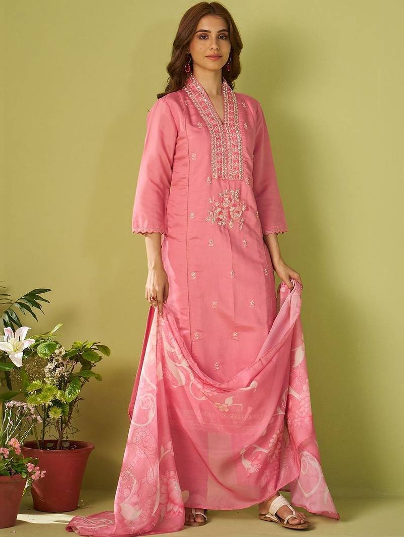 Women Floral Embroidered Regular Thread Work Kurta with Trousers & With Dupatta