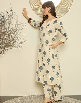 Women Ethnic Motifs Printed A-Line Kurta with Palazzo 3