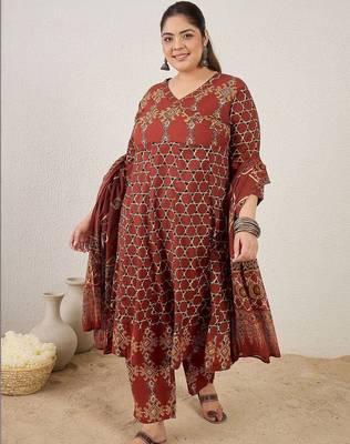 Plus Size Maroon Printed A-Line Kurta Trousers With Dupatta Set 5