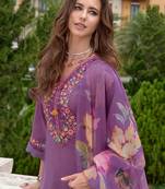 Women Floral Embroidered Regular Thread Work Kurta with Trousers & With Dupatta