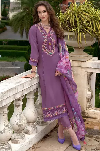 Women Floral Embroidered Regular Thread Work Kurta with Trousers & With Dupatta