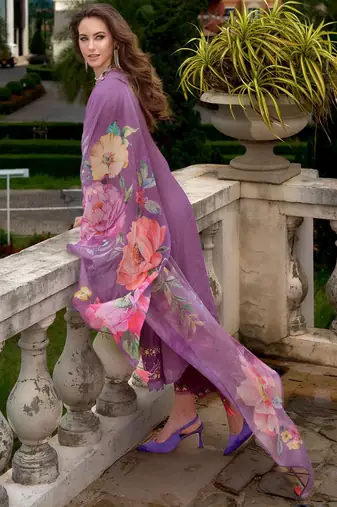Women Floral Embroidered Regular Thread Work Kurta with Trousers & With Dupatta
