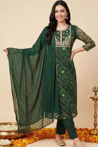 Women Bandhani Dyed Regular Thread Work Kurta with Trousers & With Dupatta