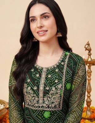 Women Bandhani Dyed Regular Thread Work Kurta with Trousers & With Dupatta 2