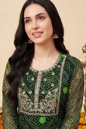 Women Bandhani Dyed Regular Thread Work Kurta with Trousers & With Dupatta