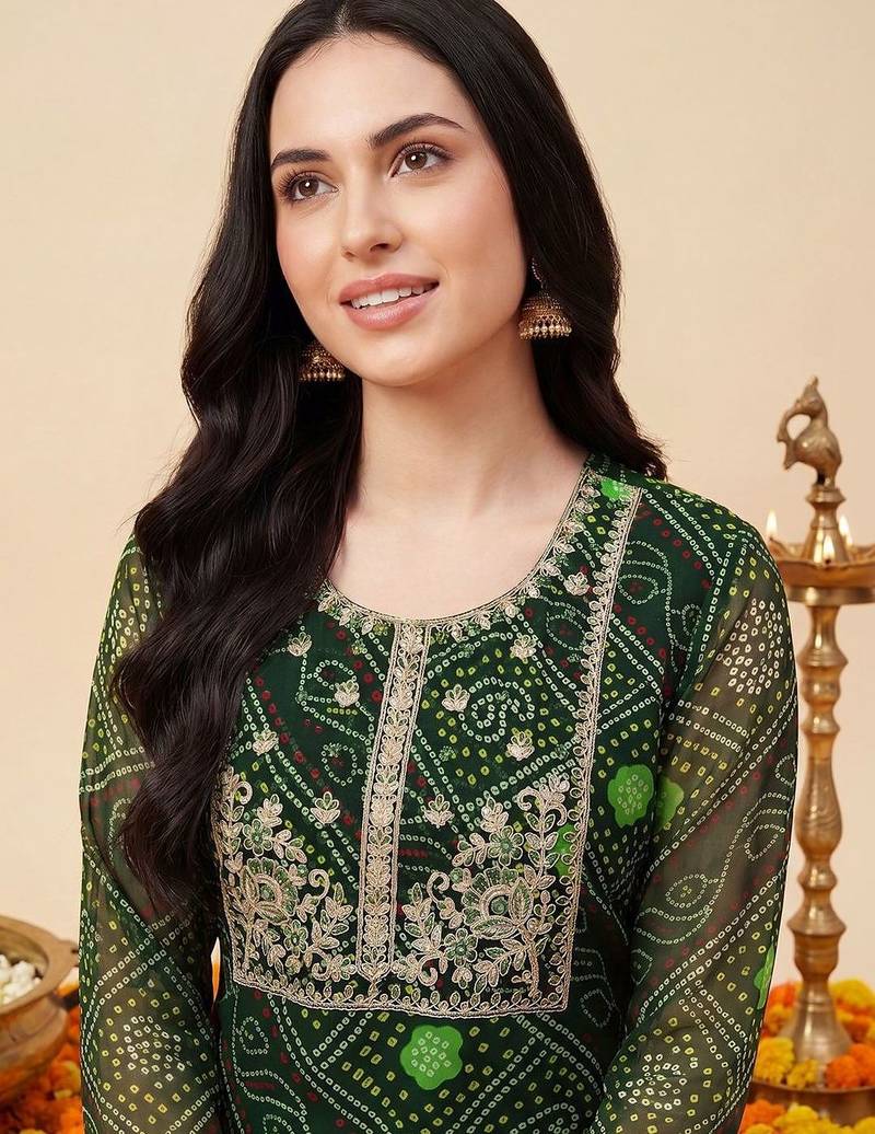Women Bandhani Dyed Regular Thread Work Kurta with Trousers & With Dupatta