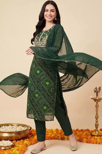 Women Bandhani Dyed Regular Thread Work Kurta with Trousers & With Dupatta