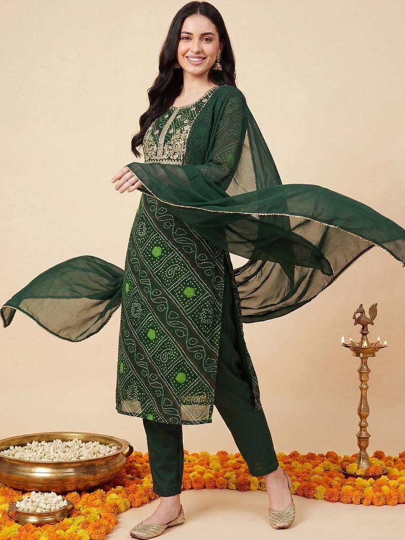 Women Bandhani Dyed Regular Thread Work Kurta with Trousers & With Dupatta