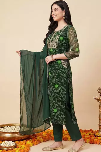 Women Bandhani Dyed Regular Thread Work Kurta with Trousers & With Dupatta