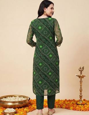 Women Bandhani Dyed Regular Thread Work Kurta with Trousers & With Dupatta 5