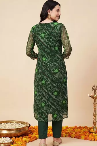 Women Bandhani Dyed Regular Thread Work Kurta with Trousers & With Dupatta