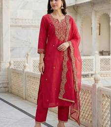 Women Ethnic Motifs Embroidered Thread Work Liva Kurta with Trousers & With Dupatta