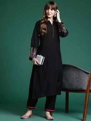 Ethnic Motifs Embroidered Thread Work Kurta with Trousers 1