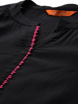 Ethnic Motifs Embroidered Thread Work Kurta with Trousers 2