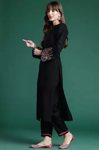 Ethnic Motifs Embroidered Thread Work Kurta with Trousers