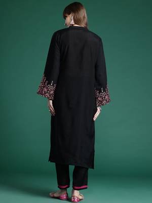 Ethnic Motifs Embroidered Thread Work Kurta with Trousers 5